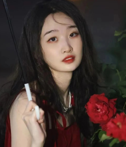 [长沙婚介所]00年 -170cm-研究生-学生- 曹女士 | 长沙征婚